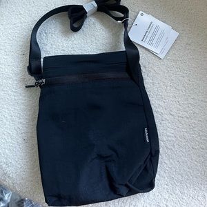 Lululemon Water Bottle Crossbody BLACK